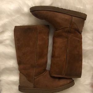 Preowned Ugg’s - w/ wear